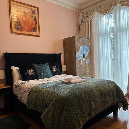 Hotel Rosie Cosy House Cricklewood Londra Esterno foto