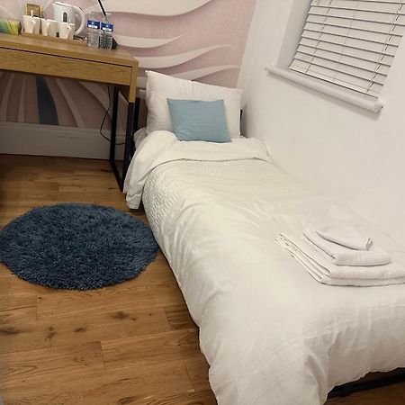 Hotel Rosie Cosy House Cricklewood Londra Esterno foto