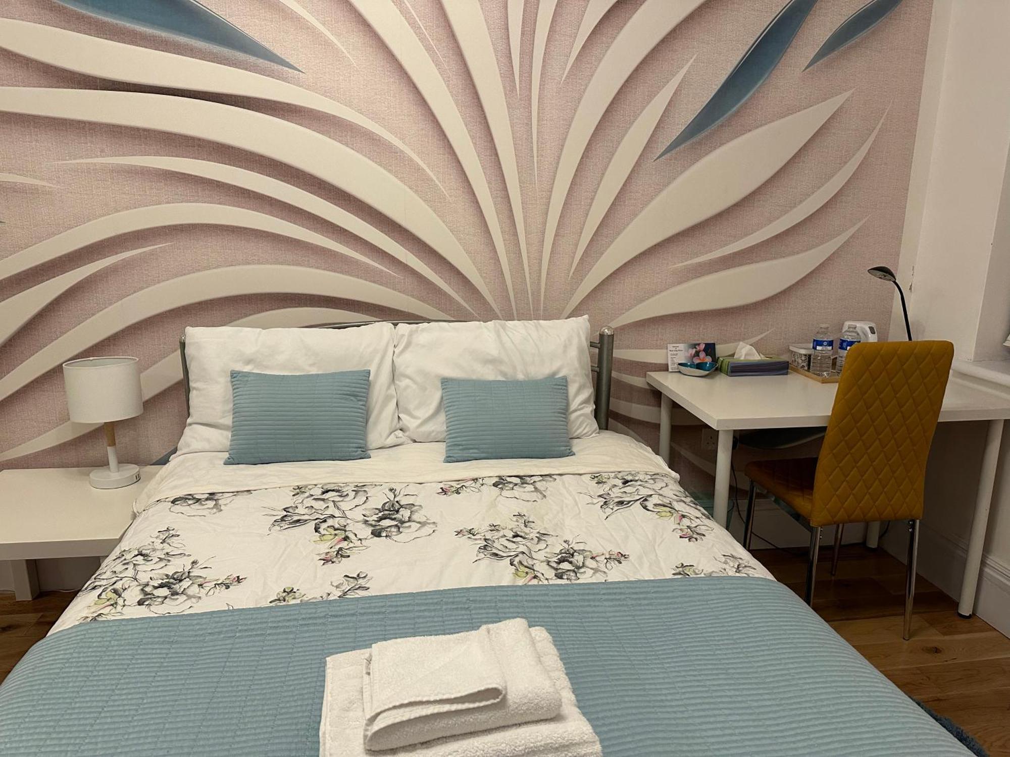 Hotel Rosie Cosy House Cricklewood Londra Esterno foto