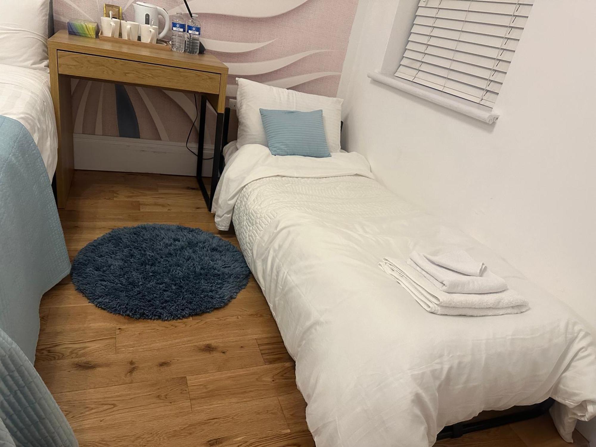 Hotel Rosie Cosy House Cricklewood Londra Esterno foto